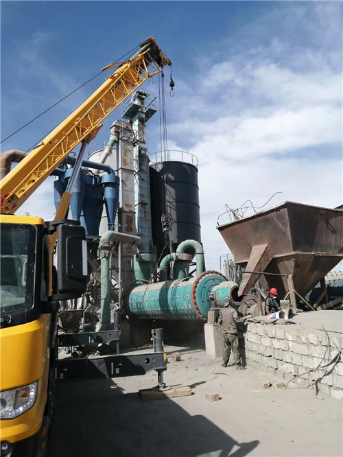 平泉市设备搬运等各类工程项目中，吊车起着关键作用