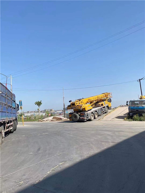 平泉市25吨吊车的租赁价格大概是多少？