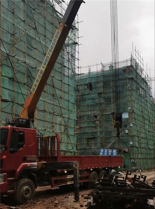 平泉市“慢工细活”—— 吊车的 “微动控制” 技术